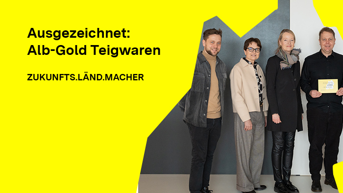 Umweltministerin Thekla Walker (zweite von rechts) überreichte der Geschäftsführung und Inhaberfamilie Oliver (rechts), Irmgard und André Freidler am 19. Februar 2026 die Auszeichnung „ZUKUNFTS.LÄND.MACHER“.
